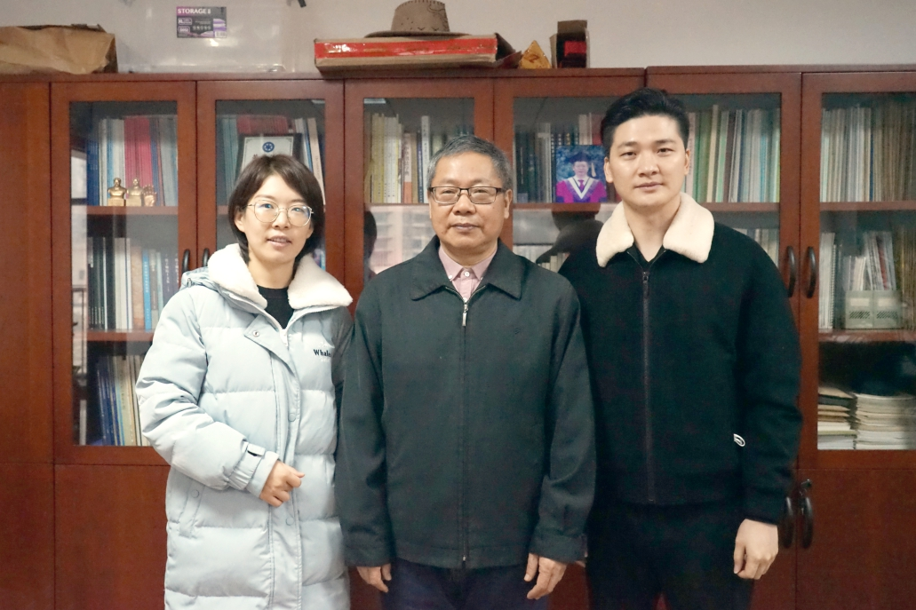 勤勉厚德，孜孜以求