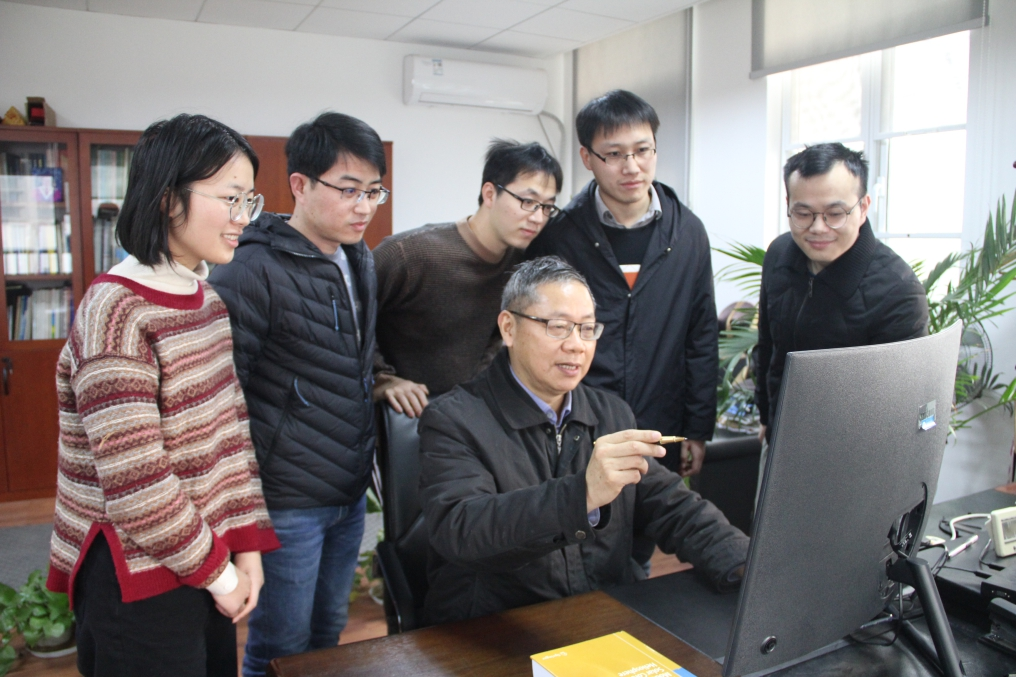 勤勉厚德，孜孜以求