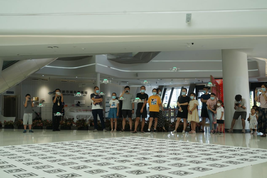 寧波市測(cè)繪與地理信息學(xué)會(huì)開(kāi)展測(cè)繪法宣傳展覽暨無(wú)人機(jī)親子飛行活動(dòng)